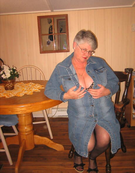 TAC Amateurs are proud to present you with a xxx photos featuring Girdle Goddess in play with dildo