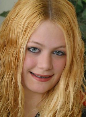 Teen Kayla are proud to present you with a free photos featuring Kayla in toying her pussy