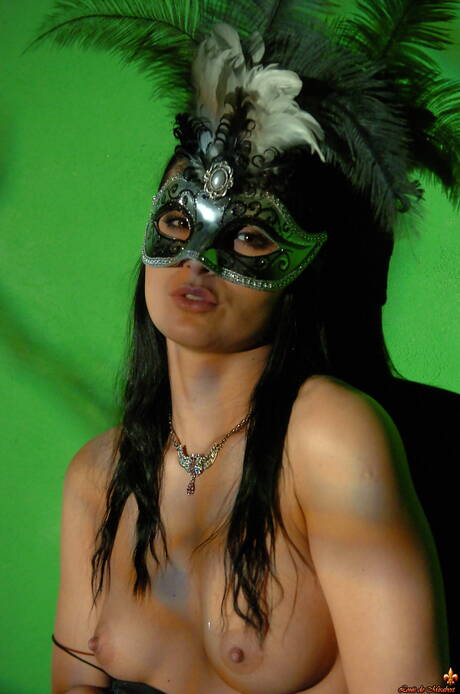 Louis De Mirabert are pleased to offer you a free pictures featuring Mili Jay exhibit well-done body